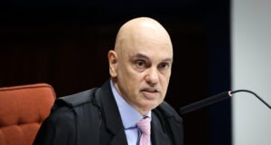 Moraes pede parecer da PGR sobre apreensão de arma de Bolsonaro