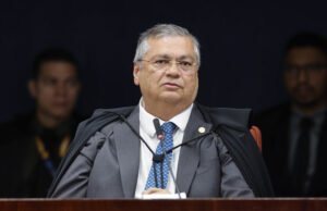 Dino acompanha Moraes e vota pela condenação de Bolsonaro e de outros sete réus da tentativa de golpe