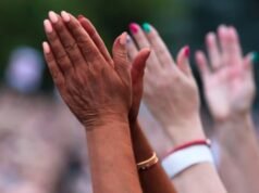 Câmara aprova projeto que obriga divulgação do Ligue 180 em conteúdos sobre violência contra a mulher