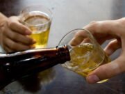 Senado analisa projeto que aumenta pena para quem fornece álcool ou drogas a menores de 18 anos