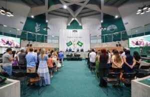 Sessão solene na Alece homenageia pais atípicos do Ceará