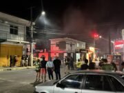 Incêndio de grandes proporções atinge loja no Centro de Quixadá