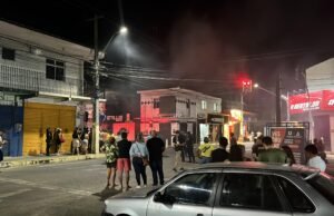 Incêndio de grandes proporções atinge loja no Centro de Quixadá