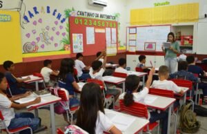Reflexão: Escola Nota Dez – Por que os políticos não matriculam seus filhos nelas?