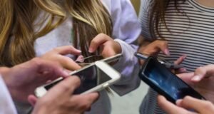 Bloqueio de celular por atraso em pagamento é proibido no Ceará