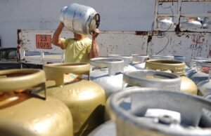 Famílias começam a receber Auxílio Gás de R$ 108 a partir desta segunda, 20