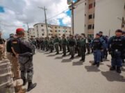 Operação combate criminosos suspeitos de expulsar moradores no bairro José Walter, em Fortaleza