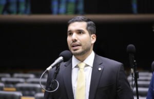 André Fernandes diz que vai premiar policial que “mais matar traficantes” no Ceará