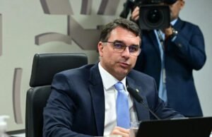 Flávio Bolsonaro aposta em maioria para aprovar anistia e mobiliza aliados