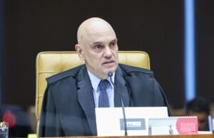 Moraes rejeita pedido de prisão domiciliar humanitária para Bolsonaro