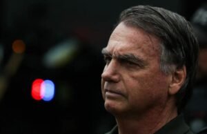 Bolsonaro diz ter “surto” causado por remédios ao tentar violar tornozeleira, mas tem prisão mantida
