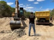PF prende duas pessoas por extração ilegal de areia em leito de rio na zona rural de Itapiúna