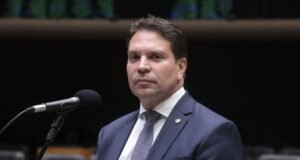 Ex-deputado Alexandre Ramagem deixa centro de detenção nos EUA