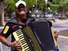 Acordes embalam a boemidade ao dedilhar do Mestre Tenilson