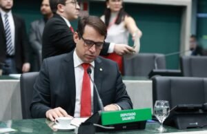 Salmito quer incluir a Igreja Matriz de Santo Antônio de Pádua, em Quixeramobim, na Rota do Turismo Religioso do Ceará