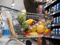 Cearense vai menos ao supermercado, mas gasta mais: cesta básica consome 40% da renda