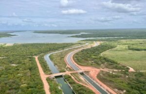 Governo do Ceará e BNDES assinam acordo de R$ 622 milhões para duplicação do Eixão das Águas