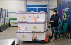 Ceará recebe doses da vacina contra o vírus sincicial respiratório e inicia distribuição