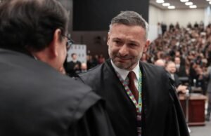 Magistrado diagnosticado com autismo toma posse como desembargador do TJSC