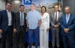 “Bolsonaro de papelão”: quando o marketing erra o alvo e o que isso revela sobre a política atual