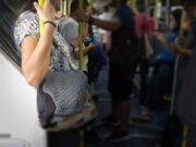 Assédio nos transportes: um problema diário que exige ação imediata