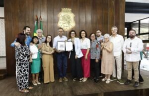 Elmano sanciona leis que criam empresa do audiovisual, plano de carreira da Cultura e benefício para agentes de saúde