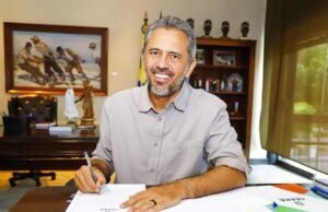 Elmano envia à Alece projeto que amplia o Programa VaiVem para o Cariri