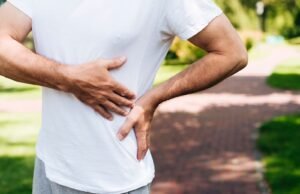 Fortaleza em alerta: calor, praia e festas de fim de ano elevam risco de pedras nos rins e infecções urinárias