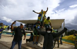 Indulto de Natal não beneficia envolvidos no 8 de janeiro, líderes de facções e condenados por crimes hediondos