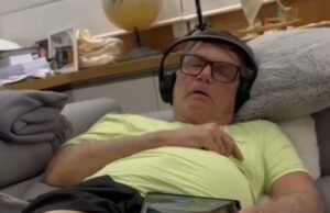 Carlos Bolsonaro posta vídeo de Bolsonaro com crise de soluço e diz: ‘tragédia anunciada’