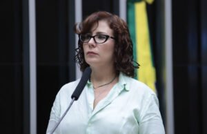 Cassação de Carla Zambelli é aprovada na CCJ da Câmara; caso deve ser votado em plenário nesta quarta, 10