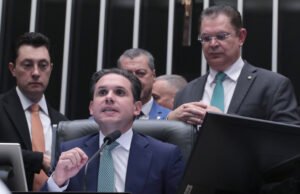 Câmara aprova projeto para reduzir penas de Bolsonaro e outros condenados por tentativa de Golpe de Estado