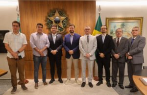 Novo procurador-geral do MPCE visita presidente da Alece e o convida para solenidade de posse