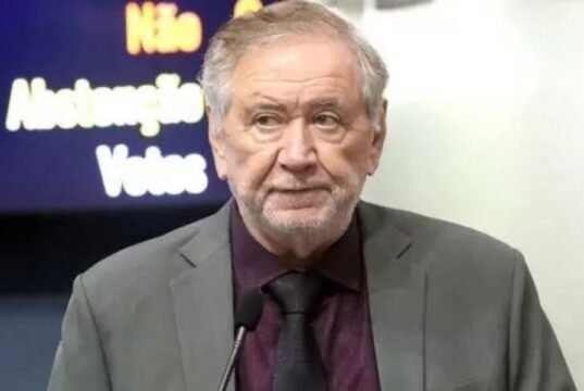 Prefeito de Campos Sales diz que população deve pegar dinheiro de ‘políticos cretinos’ e depois enganá-los