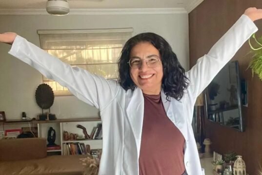 Aos 47 anos, mulher cearense conquista vaga em Medicina na Uece