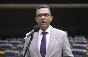 Malafaia tem “poucos amigos e muitos reféns”, diz deputado Otoni de Paula