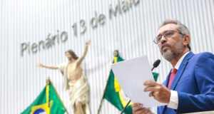 Elmano é aprovado por 56% dos cearenses, diz Real Time Big Data