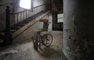 Livro ‘Visita Dominical’, de Júlio Lira, propõe leitura poética a partir de arquivos e ruínas