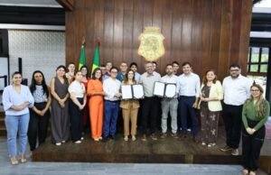 Elmano de Freitas anuncia concurso com 2 mil vagas para professores da rede estadual