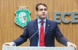 Salmito vota a favor de reajuste salarial e aumento do auxílio-alimentação para servidores estaduais