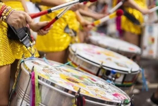 Entre a folia e o poder: como o Carnaval movimenta os bastidores da política