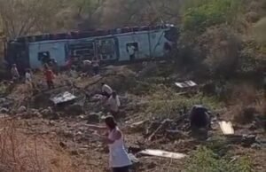 Ônibus com romeiros que voltava de Juazeiro do Norte capota em Alagoas e deixa mortos e feridos