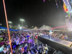 Senafolia registra primeira noite com multidão, mesmo com chuva em Senador Pompeu
