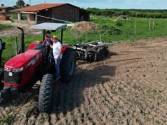 Banabuiú inicia programa “Hora de Arar” para fortalecer agricultura local