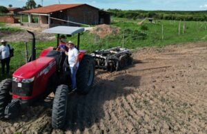 Banabuiú inicia programa “Hora de Arar” para fortalecer agricultura local