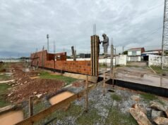 Banabuiú: Marcílio Coelho acompanha obras do Estádio Fifizão e destaca avanço