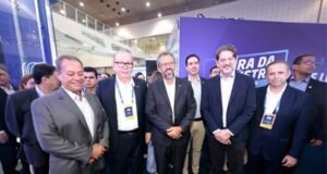 Governador Elmano de Freitas defende indústria como prioridade na política de incentivo fiscal do Estado