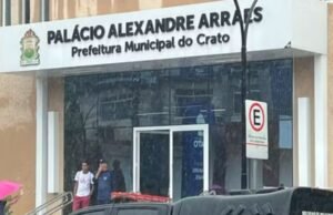 Operação no Crato prende vereador e ex-vereador por suspeita de fraude na coleta de lixo do município