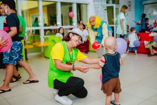 Associação Peter Pan precisa de 100 novos doadores para continuar acolhendo crianças e adolescentes com câncer