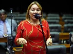 Deputada cearense é alvo de operação da PF que investiga descontos irregulares em benefícios do INSS